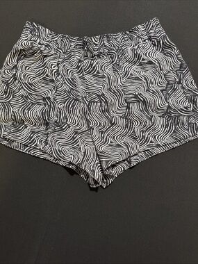 Black & White Wave-Print Women’s Shorts